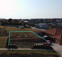STAVEBNÝ POZEMOK 383 m2 + PROJEKT DOMU, Nitra - Hviezdoslavova trieda - Pozemok na bývanie na Hviezdoslavovej triede v Nitre s výhľadom na okolie.