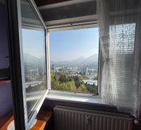 Na predaj : Slnečný 3-izbový byt – sídlisko Rozkvet - Výhľad z 3-izbového bytu na panorámu mesta Považská Bystrica.