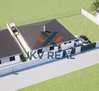 Exkluzívna Ponuka: Moderné Novostavby Rodinných Domov v Tesnej Blízkos - Rodinné domy so záhradami v Hnojnom, s parkovacími miestami pred bránou.