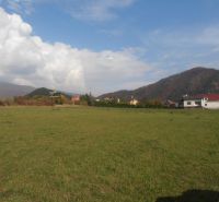 RATKOVO - pozemok 5260 m2,okr. Martin - Na obrázku je rozsiahly pozemok s výhľadom na hory, ideálny na bývanie.