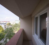 Na Prenájom krásny klimatizovaný mezonet v Pezinku 1.100,- Eur - Balkón s výhľadom na ulici Trnavská, k 4-izbovému bytu. Zeleň a okolie bytoviek.