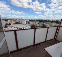 2 izbový byt s 2 balkónmi Topoľčany / VYPLATENA ZALOHA - Balkón s výhľadom na Bernolákovu ulicu v Topoľčanoch z 2-izbového bytu.