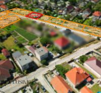 Projekt ČEREŠŇOVÁ ALEJ – 10 rod. domov/pozemk., Jelka - Letecký pohľad na pozemky v Jelke určené pre rodinné domy v zástavbe.