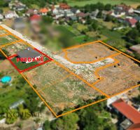 Projekt ČEREŠŇOVÁ ALEJ – 10 rod. domov/pozemk., Jelka - Stavebný pozemok s rodinným domom v Jelke, vyznačené predané parcely.