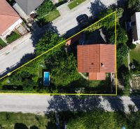 5 izbový rodinný dom v Malinove | 751 m² pozemok - Rodinný dom na Zátoňskej ulici v Malinove s bazénom a záhradou.
