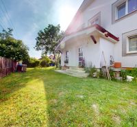 5 izbový rodinný dom v Malinove | 751 m² pozemok - Rodinný dom na Zátoňskej ulici v Malinove s udržiavanou záhradou a upraveným okolím.