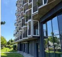 GUTHAUS - 4 izbový byt na Račianskej ulici v Bratislave - Bytová budova s netradičnými balkónmi na Račianskej v Bratislave - Novom Meste.