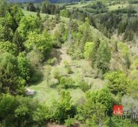 Na predaj pozemok 1898 m² - Horná Lehota, Nízke Tatry - Krásna zelená krajina v Záhradách pri Banskej Bystrici obklopená hustými lesmi.