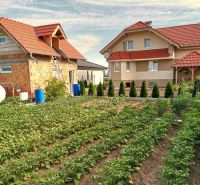 6 - izbový rodinný dom v obci Ratkovce, novostavba - Rodinný dom v Ratkovciach s priľahlou záhradou a hospodárskou budovou.