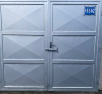 PREDAJ - Garáž aj s pozemkom na Prešovskej ulici - Kovová brána s domovým číslom, Garáže, Bratislava - Ružinov, Prešovská.