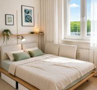 2- izbový byt na  ulici Studenohorská, Bratislava-Lamač - Svetlá spálňa s veľkou posteľou a minimalistickým nábytkom v 2-izbovom byte.