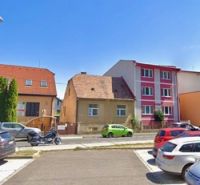 Developerská príležitosť - potenciál výstavby bytových jednotiek - Parkovisko a rodinné domy na ulici Líščie nivy, Bratislava - Nivy.
