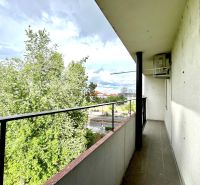 3-izbový byt s veľkou loggiou - Balkón s výhľadom na zeleň na Račianskej v Bratislave - Nové Mesto.