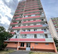 3-izbový byt s veľkou loggiou - Vyššia obytná budova na Račianskej ulici v Bratislave - Nové Mesto.