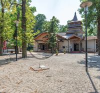 NA PREDAJ jedinečný gastro eventový areál v lesoparku Berek Nové Zámky - Gastro priestory na Berek ulici v Nových Zámkoch medzi stromami ponúkajú relaxačné prostredie.