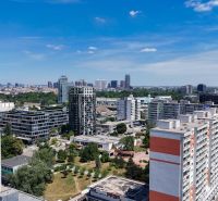 Na predaj 4 izbový byt - SKVELÁ LOKALITA - Bratislava - Panoráma sídliska a moderných budov z 4-izbového bytu na Bohrovej ulici, Bratislava - Dvory.