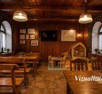 Objekt s historickým nádychom v Banskej Štiavnici - Štefultov - Drevené gastro priestory s detským kútikom a útulným osvetlením.