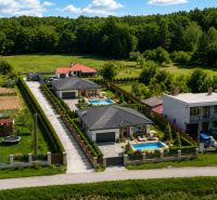 1.BCR | INVESTIČNÁ PRÍLEŽITOSŤ! SP,VÝMERA 1068 m², RD-CHATA, BREZOLUPY - Rodinné domy a bazény obklopené zeleňou v Pozemkoch - bývanie v Brezolupoch.