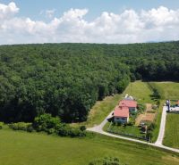 1.BCR | INVESTIČNÁ PRÍLEŽITOSŤ! SP,VÝMERA 1068 m², RD-CHATA, BREZOLUPY - Krajina v Brezolupoch obklopená lesom, vhodná na Pozemky - bývanie.