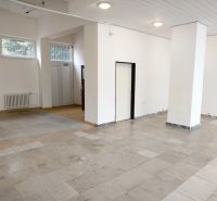 OBCHODNÝ PRIESTOR NA PRENÁJOM, 80 M2 - SABINOVSKÁ UL., PREŠOV - Voľné obchodné priestory s bielymi stenami a keramickou podlahou.