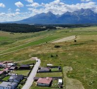 Predaj, stavebný pozemok Malý Slavkov - Pozemky - bývanie v Malom Slavkove na Kráľovskej ulici s výhľadom na Tatry.