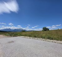 Predaj, stavebný pozemok Malý Slavkov - Pozemky - bývanie v Malom Slavkove na Kráľovskej ulici s panoramatickým výhľadom na hory.