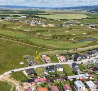 Predaj, stavebný pozemok Malý Slavkov - Letecký pohľad na Pozemky - bývanie v Malom Slavkove na Kráľovskej ulici s golfovým ihriskom.