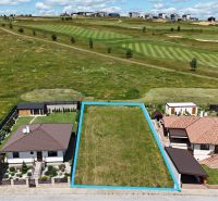 Predaj, stavebný pozemok Malý Slavkov - Pozemky - bývanie na Kráľovskej ulici v Malom Slavkove, s výhľadom na golfové ihrisko.