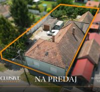 Na predaj 5-izb.rd vhodný na dvojgen. býv., Topoľníky - Rodinný dom v Topoľníkoch s veľkým dvorom a susediacou strešnou garážou na predaj.