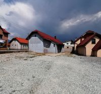 Moderná priemyselná hala s kanceláriami a pozemkom v Sučanoch - Budovy so štrkovou plochou na ulici Sučany v Martine, vhodné pre sklady a haly.