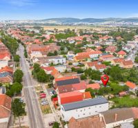 VAJNORY Bratislava -  Rodinný dom s veľkym potenciálom na predaj  - Letecký pohľad na rodinné domy v Bratislave - Vajnory na Roľníckej ulici.