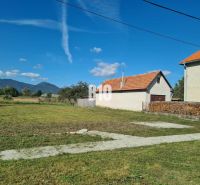 POZEMOK  890 m2 pre RD, Kláštor pod Znievom - Pozemky - bývanie v Kláštore pod Znievom s výhľadom na hory a modrú oblohu.