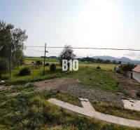 POZEMOK  890 m2 pre RD, Kláštor pod Znievom - Pozemky - bývanie v Kláštore pod Znievom s výhľadom na hory a priestrannou plochou.