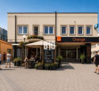 Obchodné priestory s charakterom v srdci Topoľčian – investícia, ktorá - Obchodné priestory na Obchodnej ulici v Topoľčanoch s kaviarňou a telekomunikačnou predajňou.