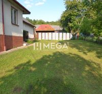 Na predaj dom v krásnom prostredí obce Vyšné Ladičkovce, exkluzívna po - Rodinný dom vo Vyšných Ladičkovciach na ulici Vyšné Ladičkovce s priestrannou záhradou a stromami.