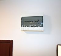 Rezervované - Na predaj skvelý 2 izbový byt v meste Humenné, exkluzívn - Elektrická rozvodná skriňa v interiéri 2-izbového bytu na stene.