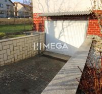 Predané - na predaj ihneď obývateľný rodinný dom v meste Humenné, exkl - Garáž pri rodinnom dome na Riečnej ulici v Humennom s kamenným obkladom.