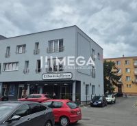 PRENÁJOM kancelárskych priestorov (42 m2) v CENTRE MESTA HUMENNÉ - Budova na Osloboditeľov v Humennom, obsahuje kancelárie a parkovisko pre autá.