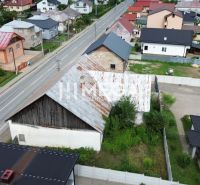 Prenájom časti komerčnej budovy na podnikanie – Stakčín - Ulice Mieru v Stakčíne s obchodnými priestormi a okolitými domami.
