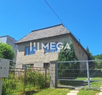 NA PREDAJ - Rodinný dom s pozemkom 3 277 m² v Snine - Rodinný dom na Jesenského ulici v Snine, so záhradou a oplotením.
