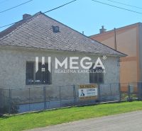 ZNÍŽENÁ CENA -  NA PREDAJ Dom v obci Kochanovce - Rodinný dom v obci Kochanovce na ulici Kochanovce, oplotený a s okolitou záhradou.