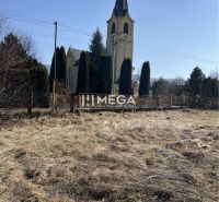 Výrazne znížená cena za stavebný  pozemok na predaj, Modrá nad Cirocho - Pozemky - bývanie v Modrej nad Cirochou so scenériou kostola.