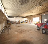 FLEXIBILNÝ PRENÁJOM HALY V HUMENNOM – od 600€ až 300 m² - Sklady a haly s podlahou betónového vzhľadu, veľké okná, rozličné vybavenie a materiály.
