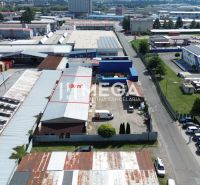 FLEXIBILNÝ PRENÁJOM HALY V HUMENNOM – od 600€ až 300 m² - Areál skladov a hál na Fidlikovej ulici v Humennom s parkoviskom a zázemím.
