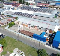 FLEXIBILNÝ PRENÁJOM HALY V HUMENNOM – od 600€ až 300 m² - Priemyslová zóna na Fidlikovej ulici v Humennom zahŕňa sklady a haly so solárnymi panelmi.