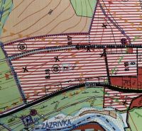 Predaj stavebných pozemkov v Párnici - Mapa pozemkov na bývanie v oblasti Párnice so symbolmi a označeniami.