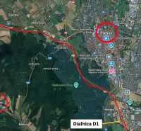 Rokycany – 125.140 m2 LESNÝ POZEMOK v podiele 1/1 - Letecký pohľad na Rokycany a Poľnohospodárske a lesné pozemky, znázorňujúci cestu D1.
