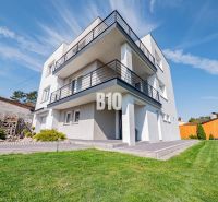6 izb. RD bývanie / sídlo firmy, garáž, Nitra - Čermáň  /+ BONUS - Rodinný dom v Nitre s veľkou zelenou záhradou a priestrannými balkónmi.