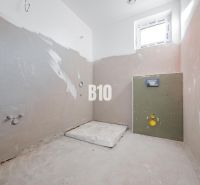 Posledný voľný! 4-izb. RD pri Nitre (tepelné čerpadlo) - Kúpeľňa vo výstavbe v rodinnom dome, pripravená na inštaláciu v Nitre.