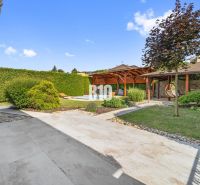 4i rodinný dom Lehota | 230 m² | Bazén | 85 m² garáž | 5 min. od Nitry - Rodinný dom v Nitre s pôvabnou záhradou, altánkom a bazénom v exteriéri.